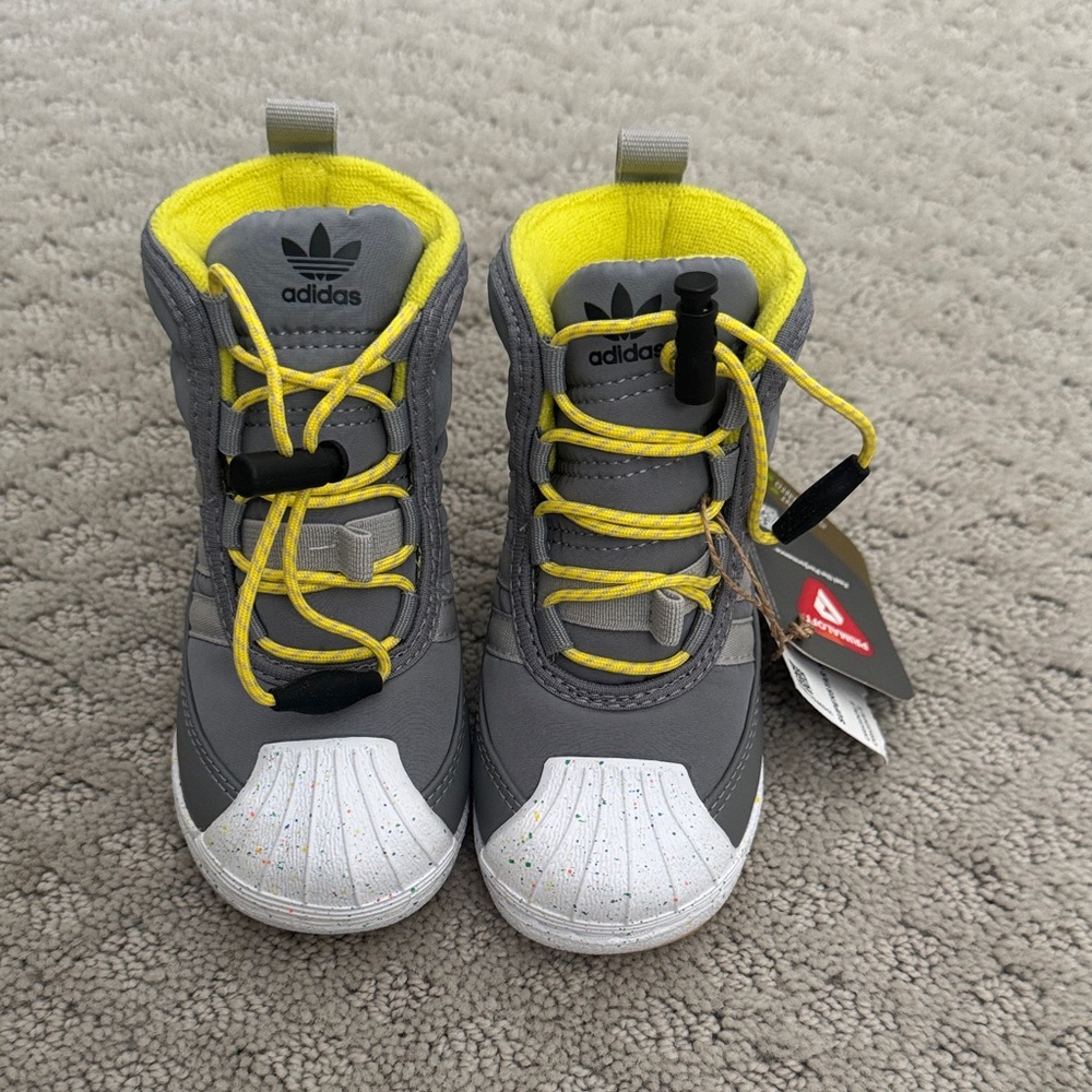 Superstar 360 Adidas Gray boots with Yellow Accents